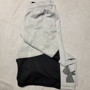 Under Armour Basketball Shorts - Youth XL